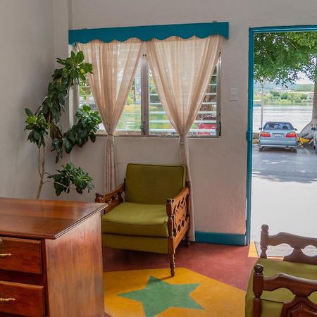 Hotel Petenchel Flores Bagian luar foto