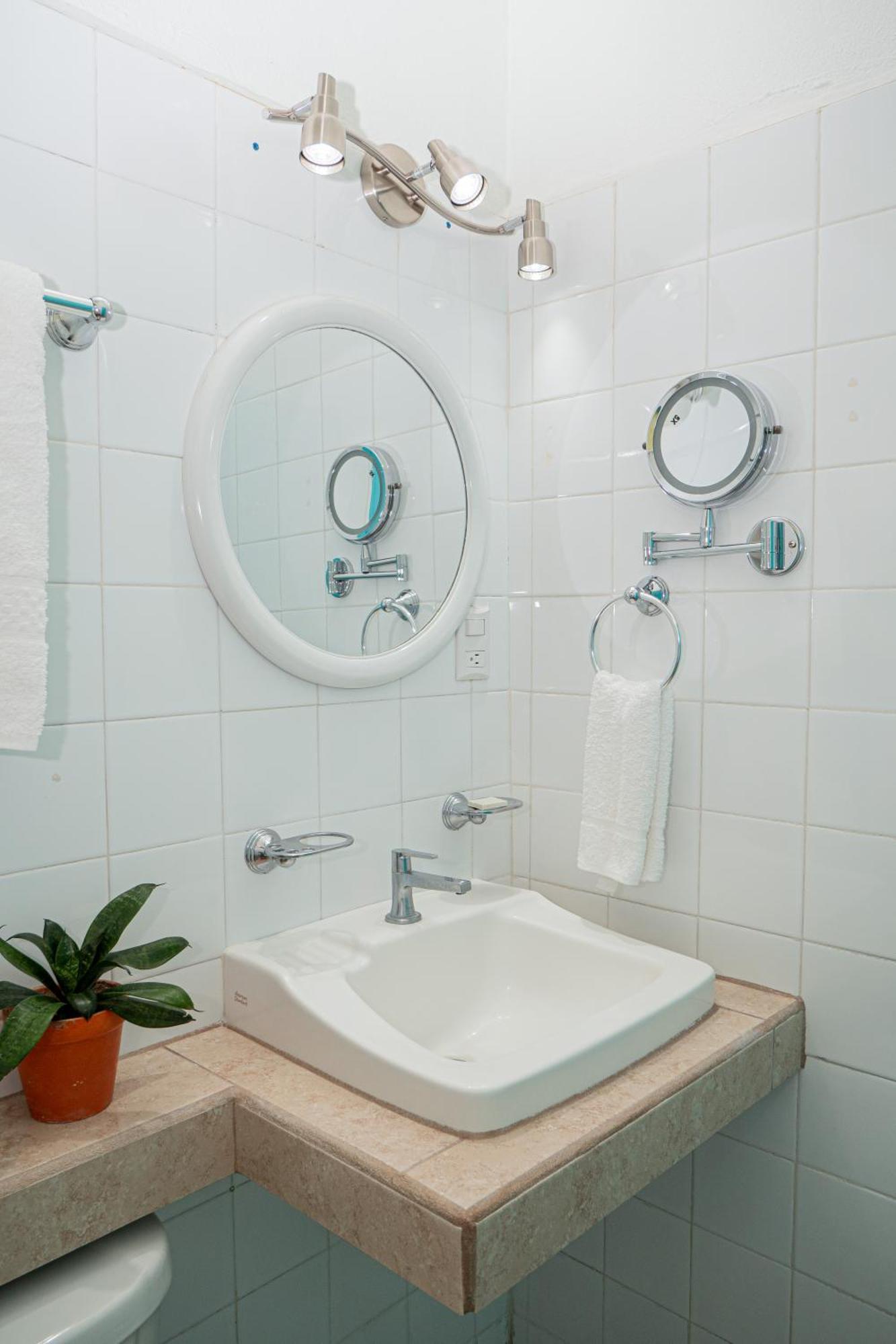 Hotel Petenchel Flores Bagian luar foto