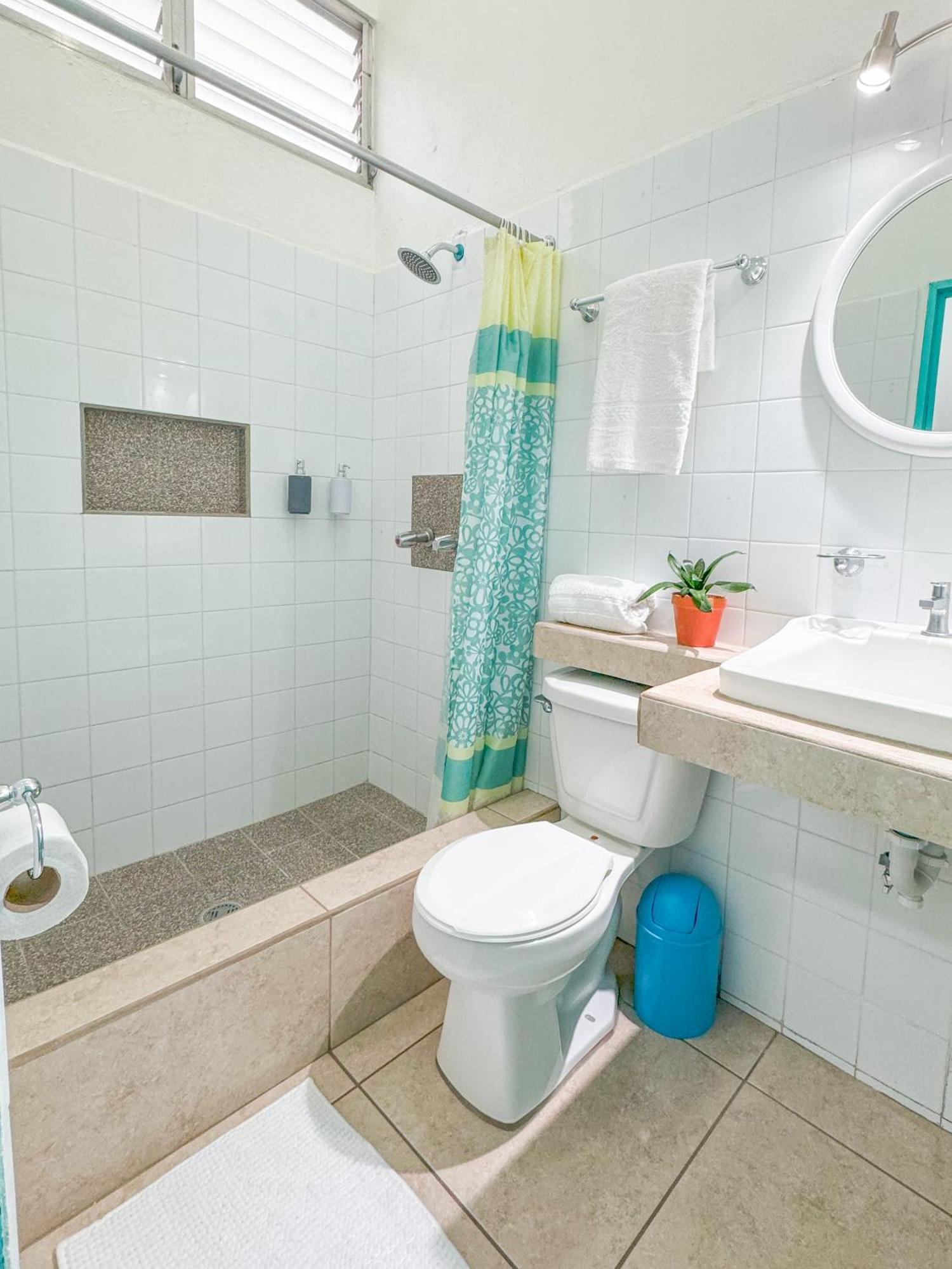 Hotel Petenchel Flores Bagian luar foto