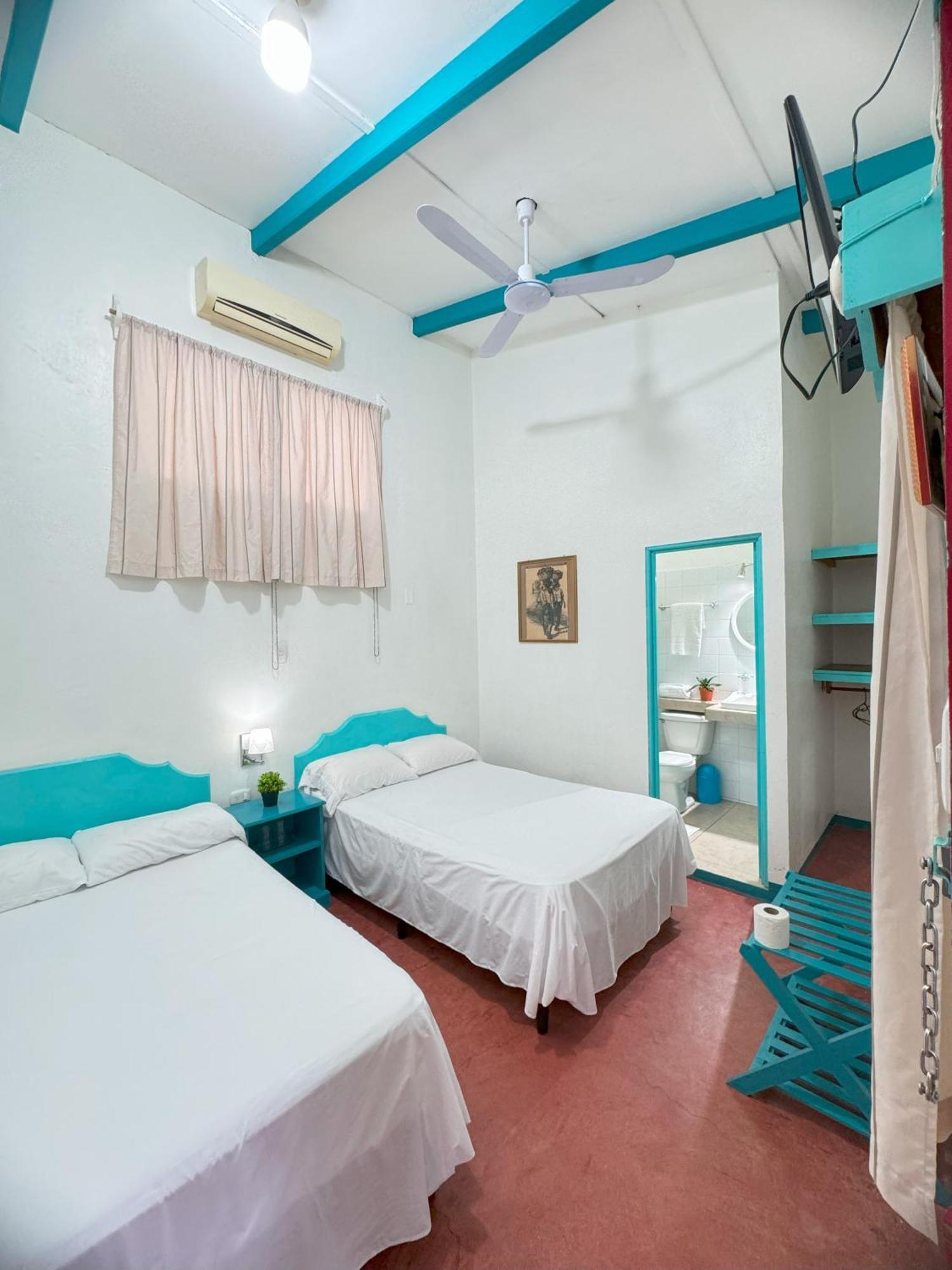 Hotel Petenchel Flores Bagian luar foto