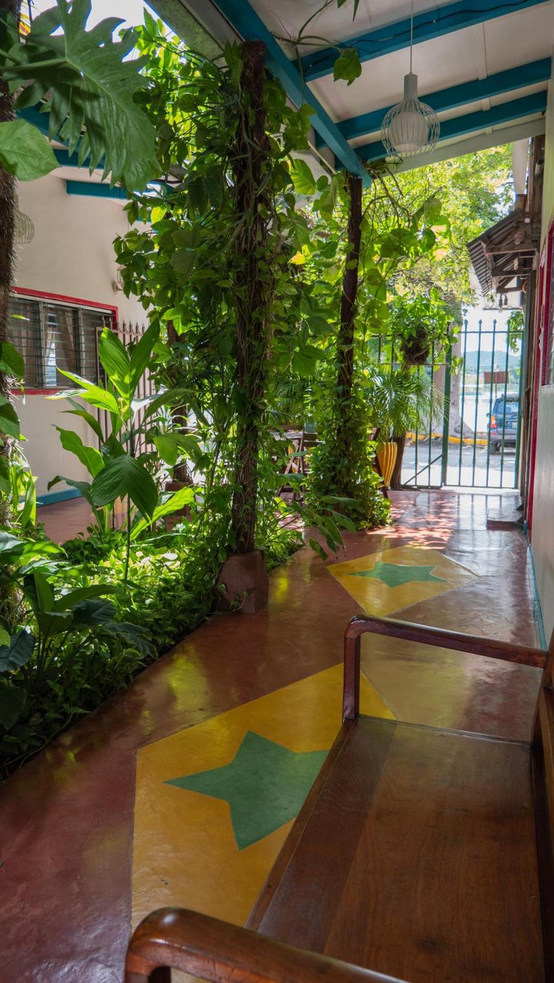 Hotel Petenchel Flores Bagian luar foto