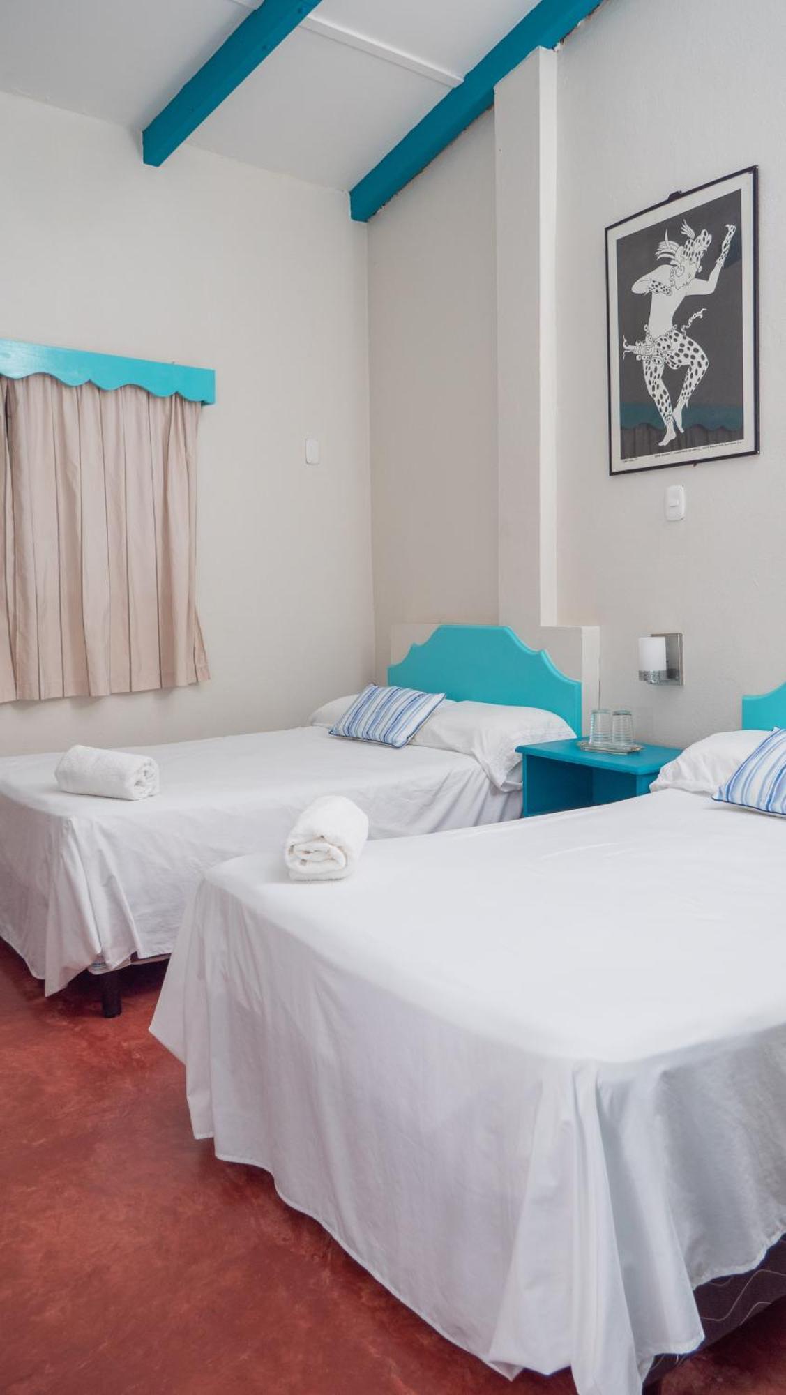 Hotel Petenchel Flores Bagian luar foto