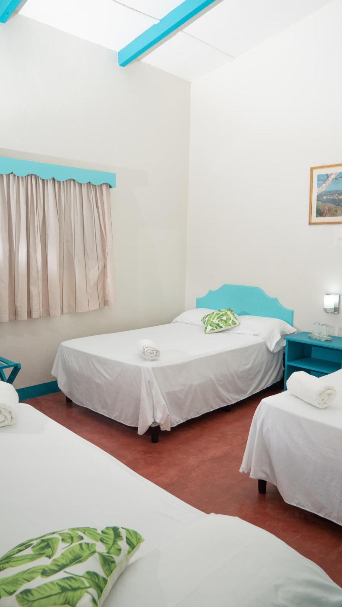 Hotel Petenchel Flores Bagian luar foto