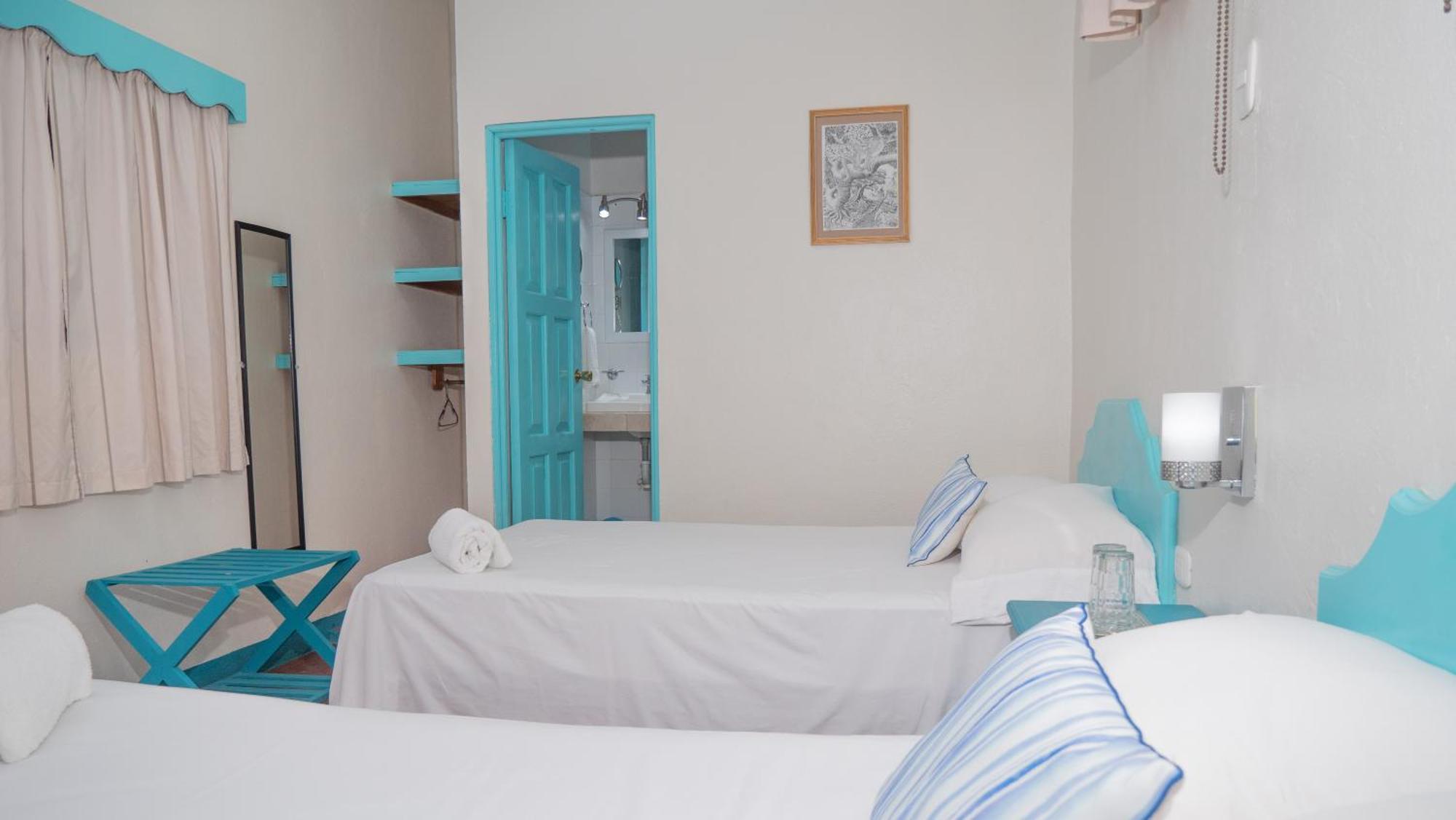 Hotel Petenchel Flores Bagian luar foto