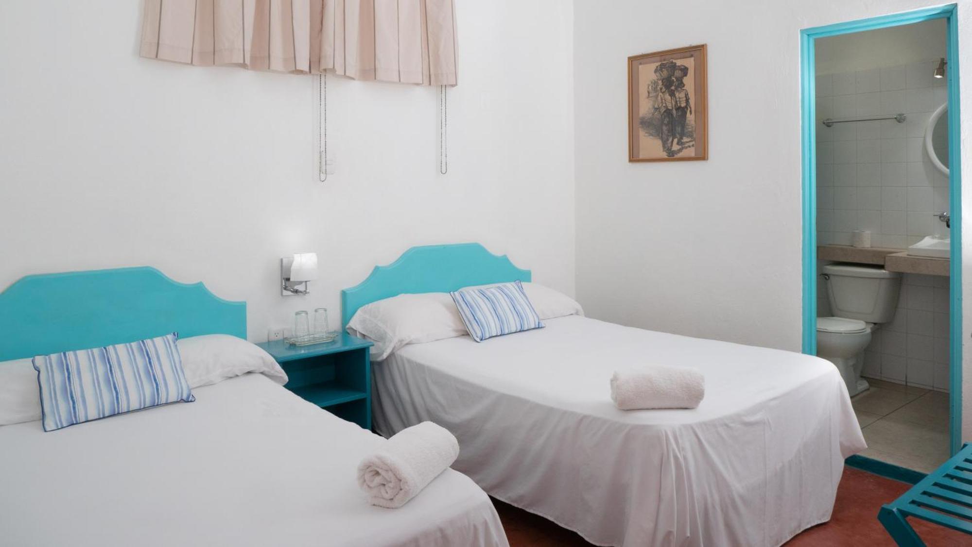 Hotel Petenchel Flores Bagian luar foto